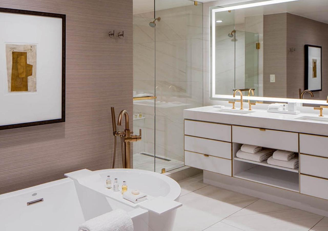 Crescent Court 5*